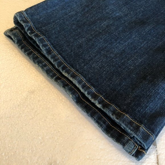 LEVI’s Designed with a laid-back, easy fit midrise. 515 NWT - Picture 6 of 11